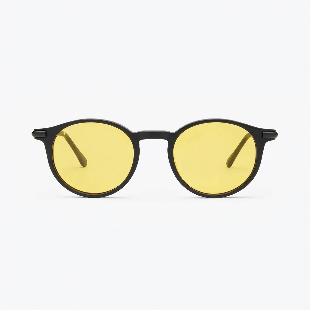 Gafas de luz azul amarillas Luminia Gold para emprendedores trabajando frente al ordenador.